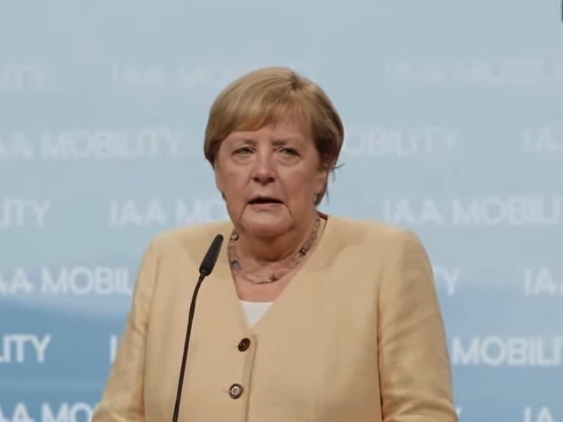 Merkelová zahájila IAA Mobility v Mnichově